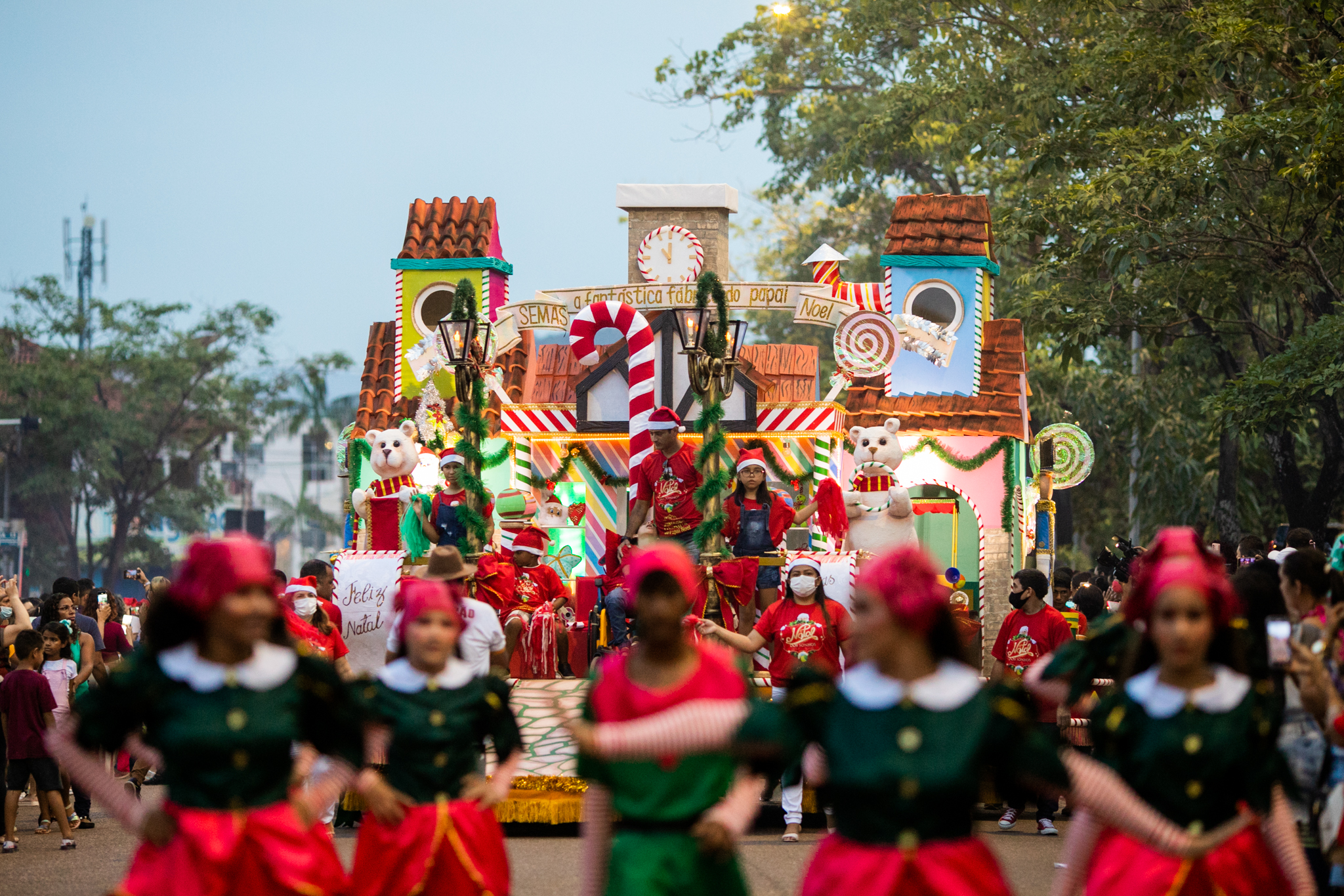 1ª Parada Natalina de Parauapebas encanta o público e pode virar tradição  no município – Prefeitura de Parauapebas