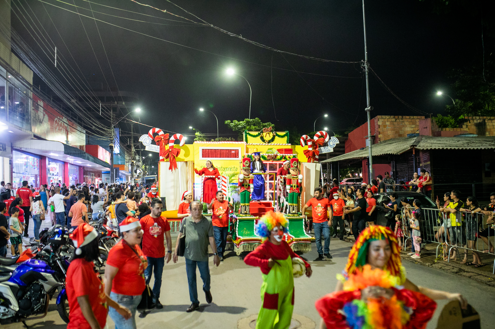 1ª Parada Natalina de Parauapebas encanta o público e pode virar tradição  no município – Prefeitura de Parauapebas