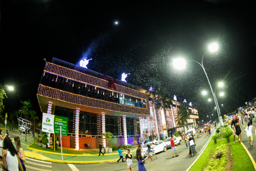 Acender das luzes no Centro Administrativo e cantata natalina