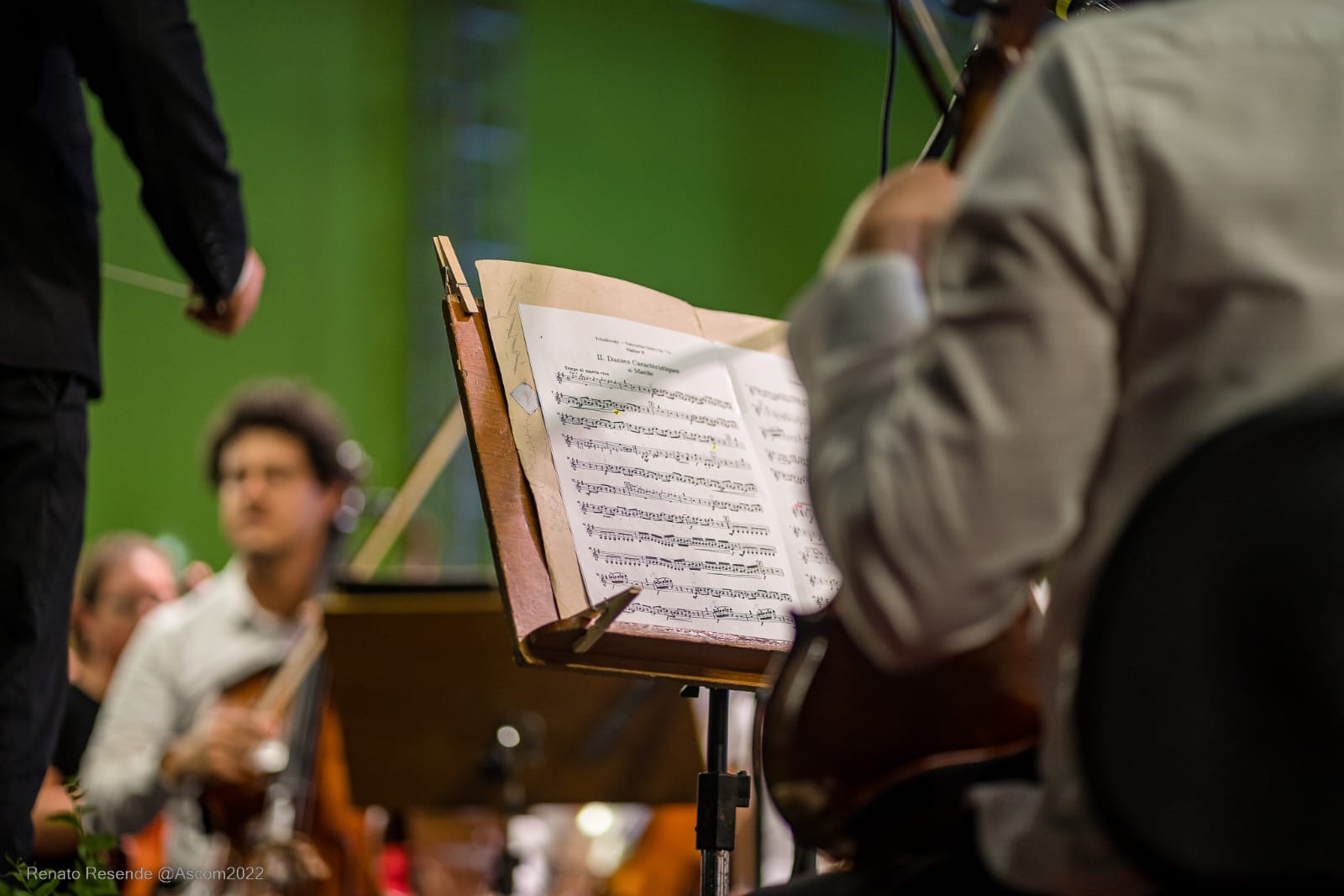 O Natal dos Sonhos encanta quem visita a vila do papai noel. Neste domingo,  19, a programação contou com show pirotécnico, apresentações musicais e  neve, By Prefeitura de Parauapebas