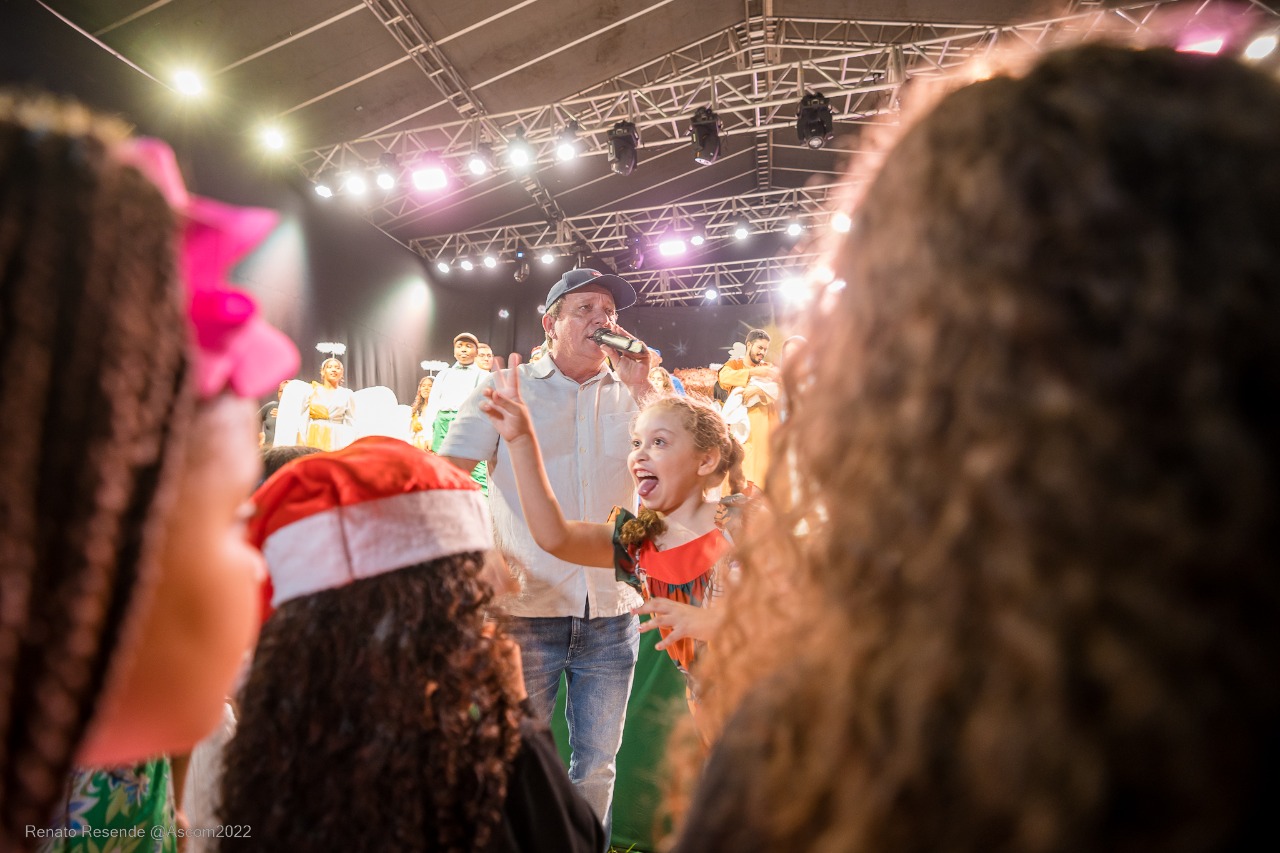 O Natal dos Sonhos encanta quem visita a vila do papai noel. Neste domingo,  19, a programação contou com show pirotécnico, apresentações musicais e  neve, By Prefeitura de Parauapebas